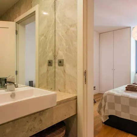 Elegant And Modern Apt In The Heart Of * Lisboa