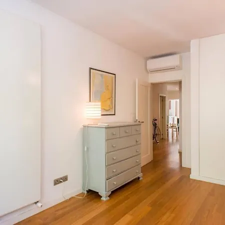Elegant And Modern Apt In The Heart Of Lägenhet *