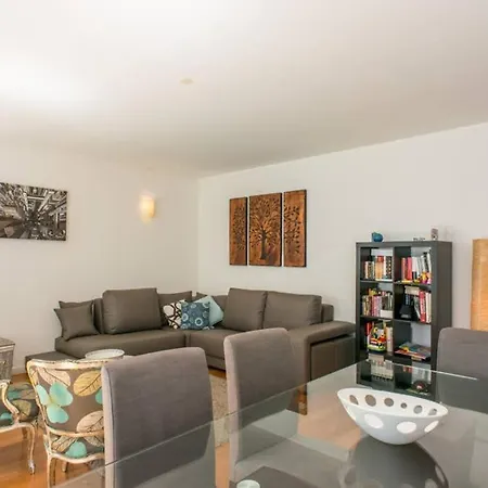 Apartment Elegant And Modern Apt In The Heart Of