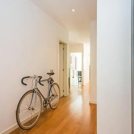 Elegant And Modern Apt In The Heart Of * Lisbon