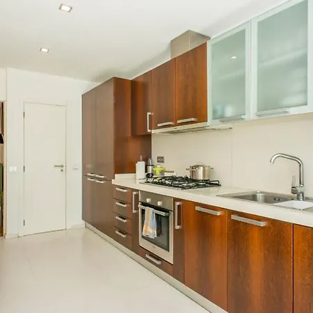 Elegant And Modern Apt In The Heart Of * Lisboa