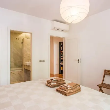 Elegant And Modern Apt In The Heart Of 公寓